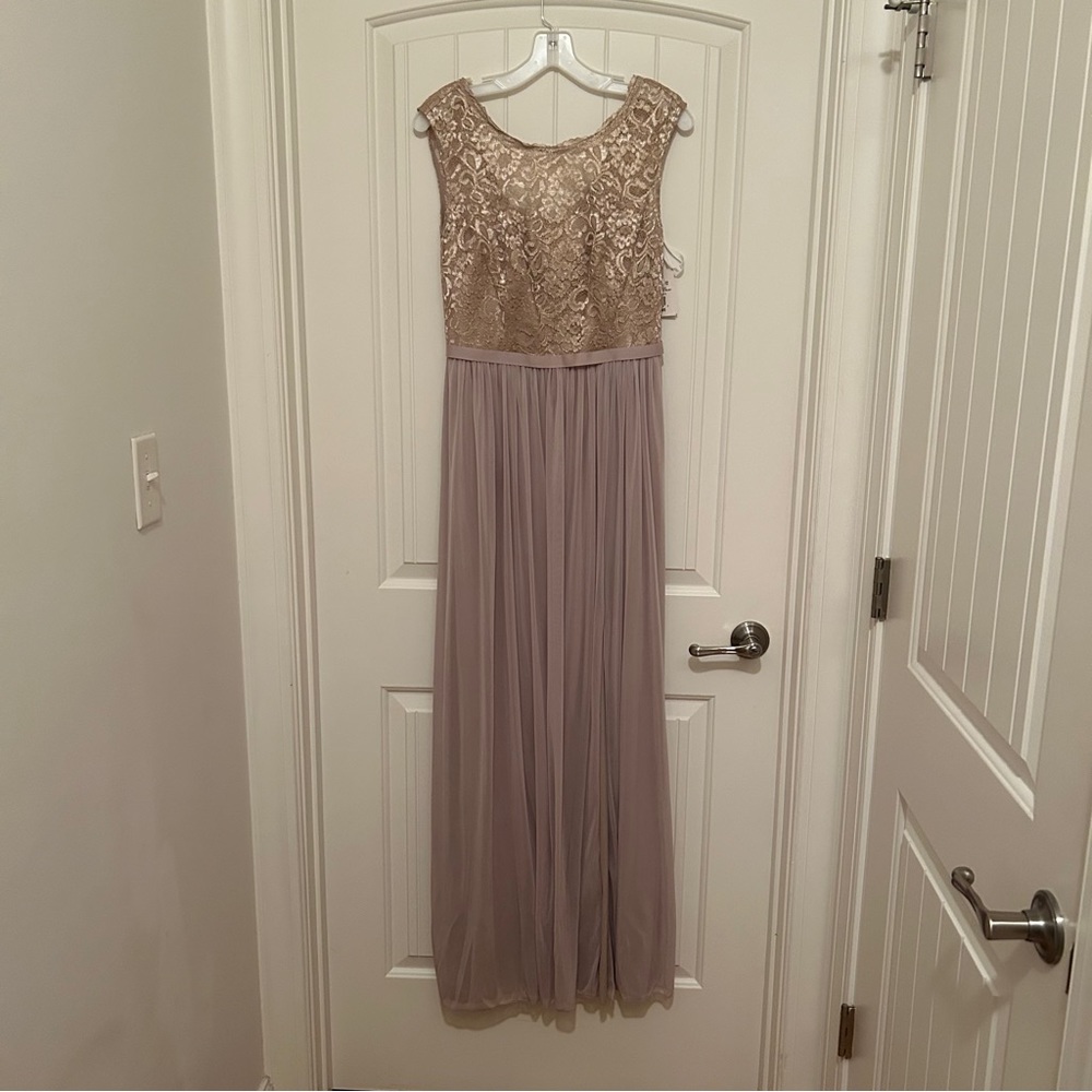 NWT Gold Metallic David’s Bridal Sleeveless Floor length Bridesmaid Dress Size 8